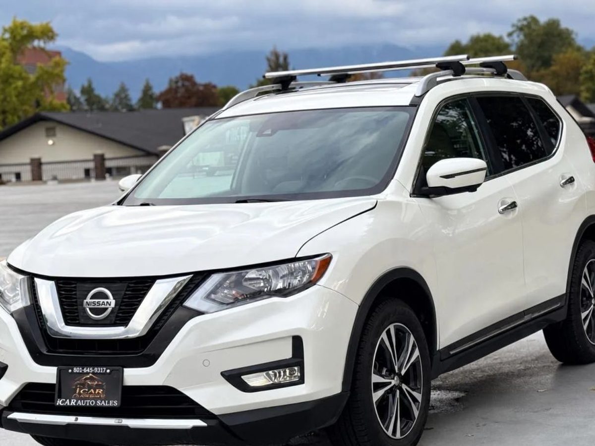 2017 NISSAN ROGUE