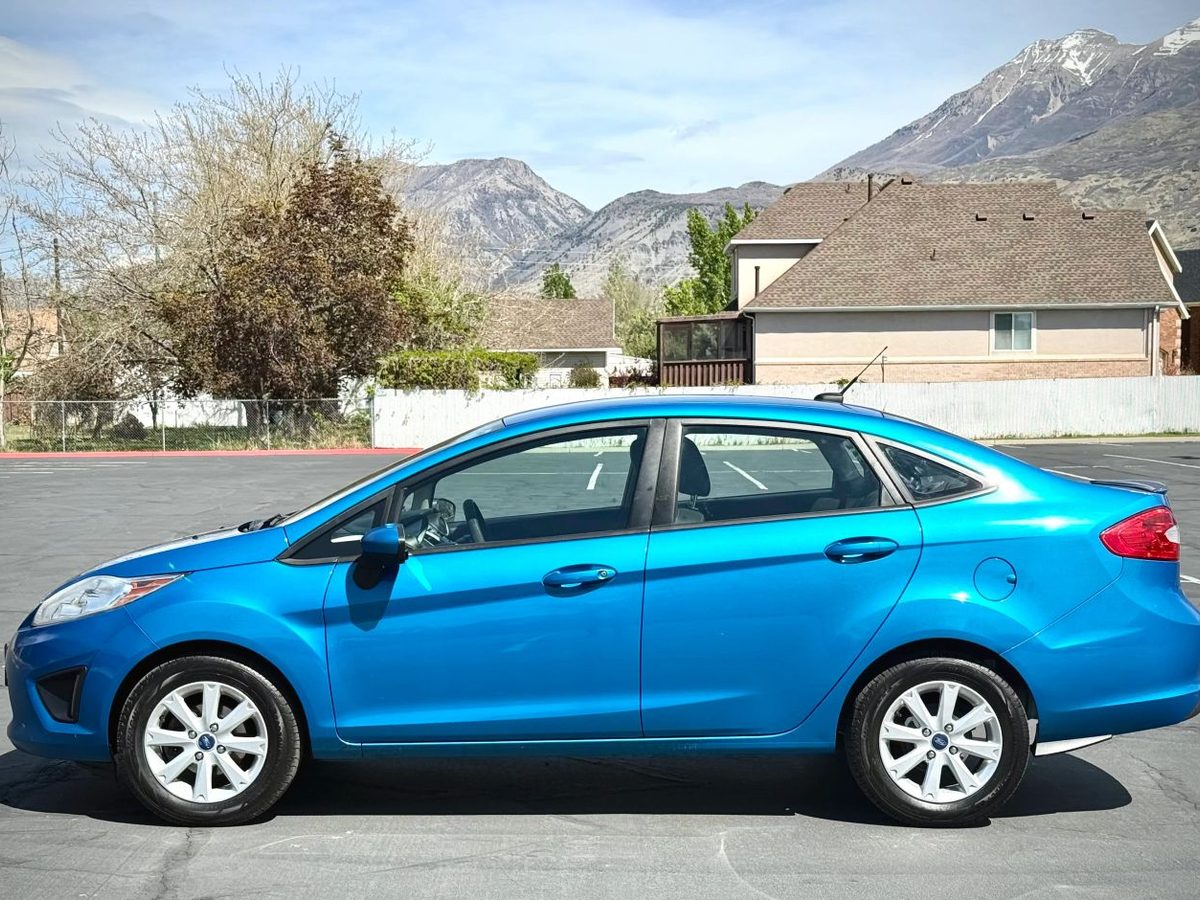 2012 FORD FIESTA