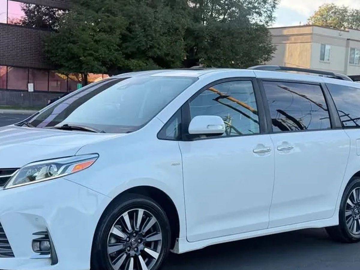 2018 TOYOTA SIENNA